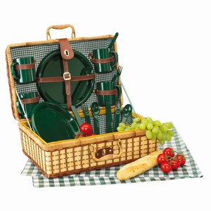 Picknickmand van riet, voor 4 personen met plastic bestek, bekers en borden Inclusief tafelkleed,